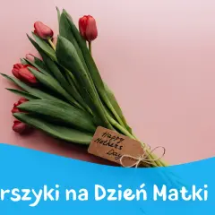Bukiet czerwonych tulipanów z metką "Happy Mothers Day". Idealny na krótki wierszyk dla mamy.