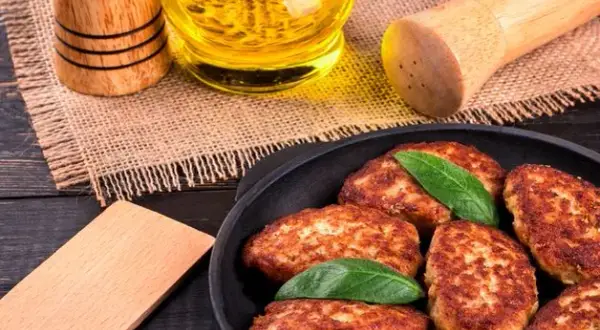 Impreza w stylu lat 80: menu pełne nostalgicznych smaków
