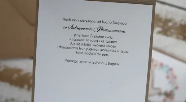Życzenia na bierzmowanie: "Niech dary Ducha Świętego przyniosą Ci piękne życie w zgodzie ze sobą i światem. Ucz się miłości, wybieraj sercem i doświadczaj pięknych momentów.