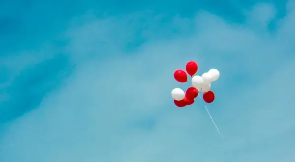 Czy balony na hel można nadmuchać powietrzem i co to oznacza?