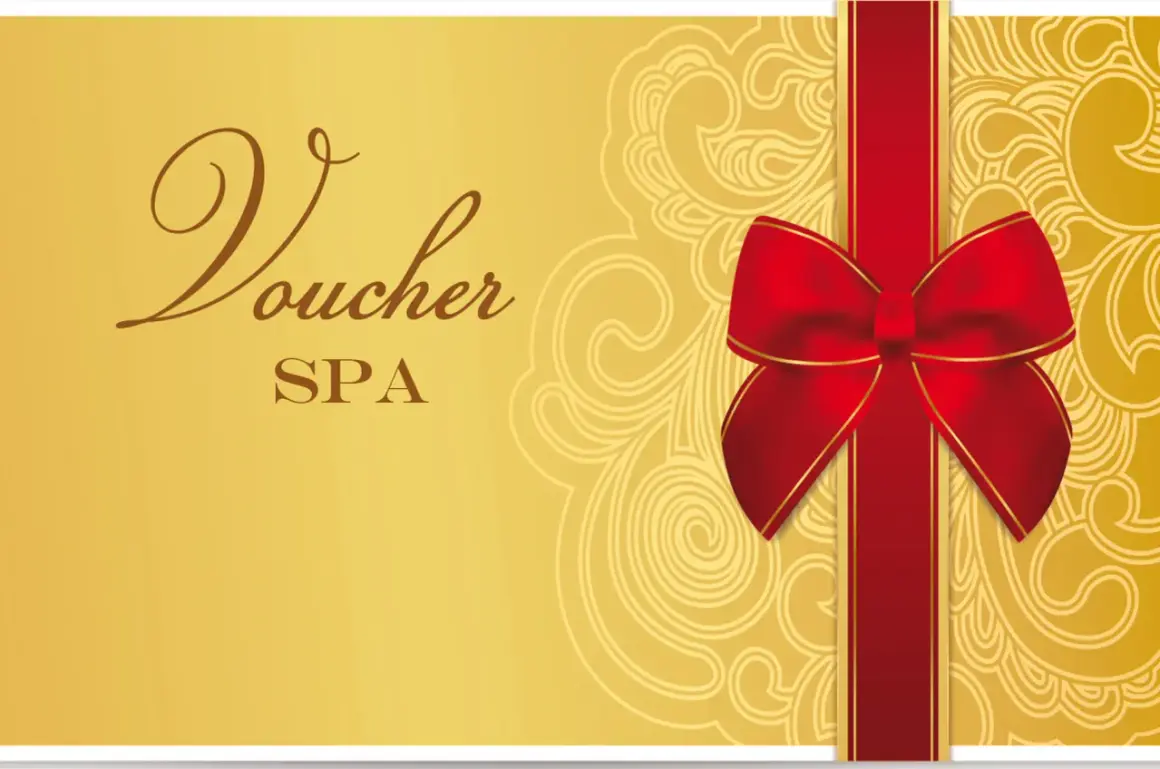 Złoty voucher do spa z ozdobną czerwoną wstążką i kokardą. Idealny prezent na relaks.